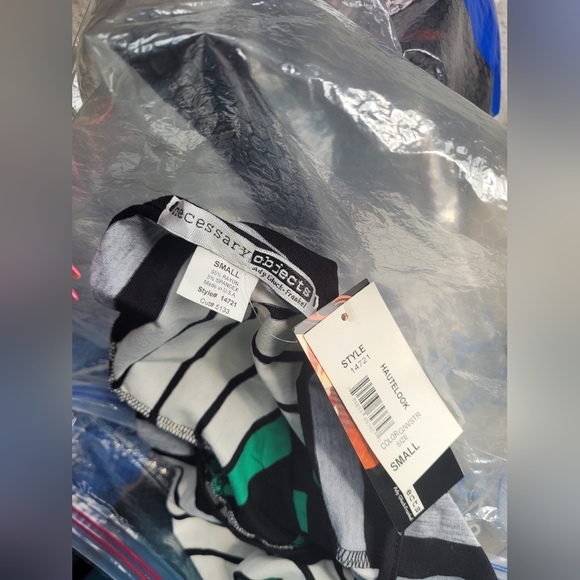 Striped Crop Top - Picture 4 of 4